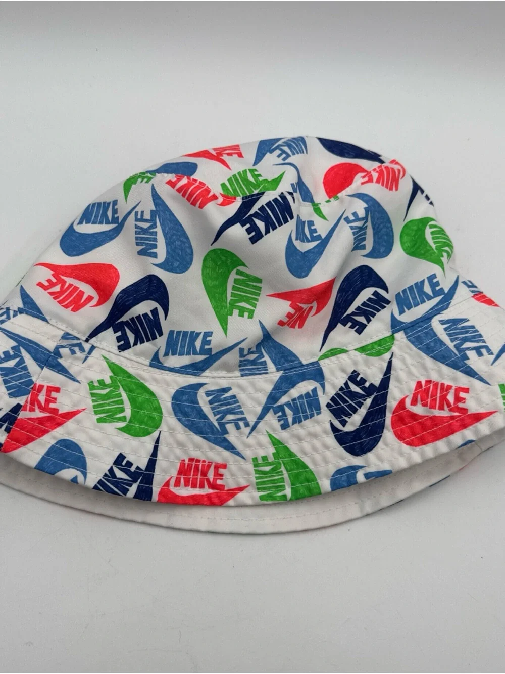Nike Boys Reversible White AOP Bucket Hat - Size S/M